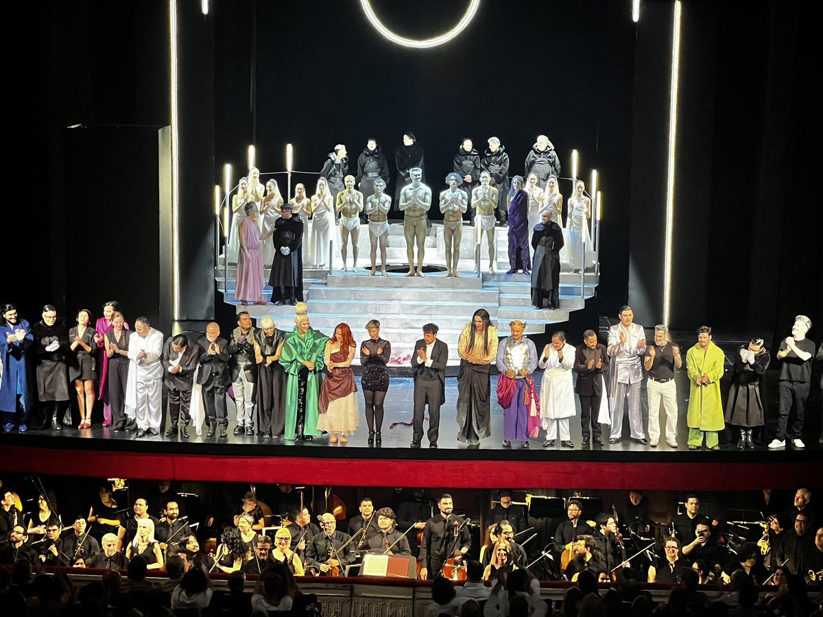 Very enjoyable performance of Salome <a href="/MunicipaldeStgo/">Teatro Municipal de Santiago</a> last night. Musically solid and well paced. Occasionally Salome couldn’t quite push through the Straussian racket, but a minor detail. A great way to end my trip.