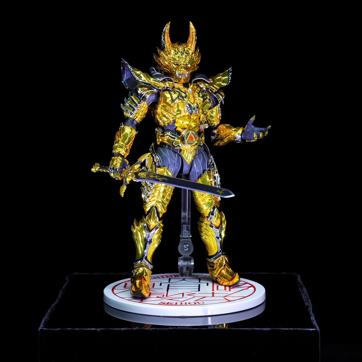 t_features's tweet image. ＼本日は #金狼感謝の日／

先週開催の #魂ネイション2025 では、『牙狼＜GARO＞ -GOLDSTORM- 翔』より
「S.H.Figuarts（真骨彫製法） 黄金騎士ガロ翔」を参考展示！
現在はTAMASHII NATIONS STORE TOKYOで開催の「TN2025 AFTER EXHIBITION」で展示中です!!
📍tamashiiweb.com/store/tokyo/ev…

#牙狼 #GARO…