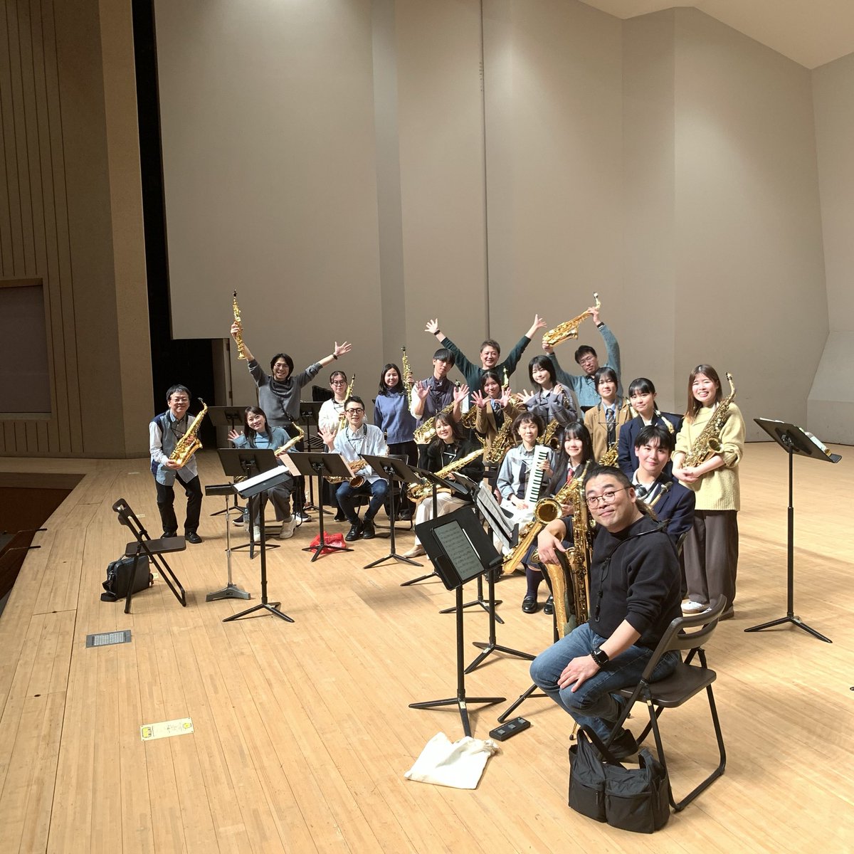 nobuya_sax's tweet image. 明日23日は會津風雅堂（会津市）での、
「銀河鉄道の夜」三井住友海上文化財団「ときめくひととき」のコンサートです。
郡山駅にお迎えのバスが…ちょい照れますね。…