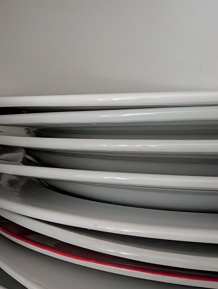 Es curioso, yo me acabo de encontrar el Spotify Plat Nou al abrir un armario de la cocina