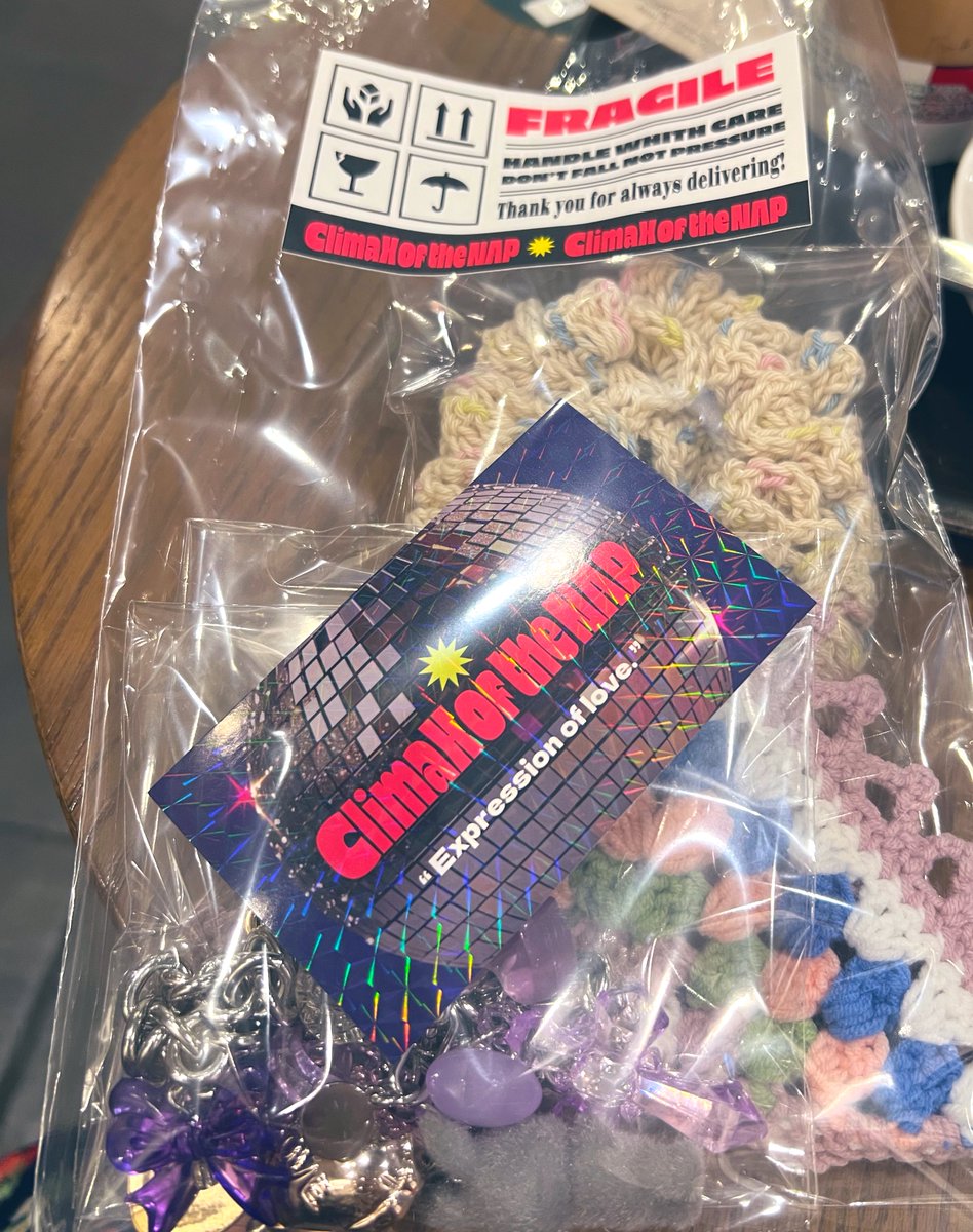 luluonice's tweet image. 今日お迎えしたclimax of the napさん（@c_o_t_nap ）の激カワアクセ✨🐰🎀
うさぎのｴｹﾁｪﾝのやつはHINATAが着けててかわいいな〜と思っていたので嬉しい☺️
編み物もかわいかった…
スタイ、ネッコに着けたいけどとりあえずもちミャクにつけてみた！喜んでる♪
ノベルティの🪽指輪も可愛すぎる！！