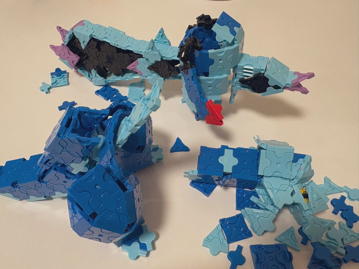 ほんとに微妙な角度の違いが表現できなくて沼っています…
#LaQ