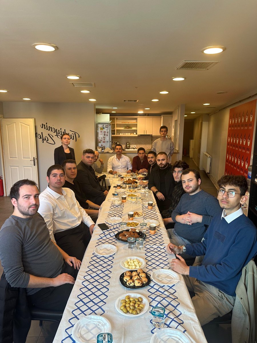 Zafer Partisi İstanbul Gençlik Kolları İl Yönetimi olarak, İstanbul İl Başkanlığımızda ilçe gençlik kolları başkanlarımızla kahvaltı programında bir araya geldik.

Önümüzdeki günlerde yapacağımız çalışmalar üzerine verimli bir şekilde istişarelerde bulunduk.

Katılım sağlayan