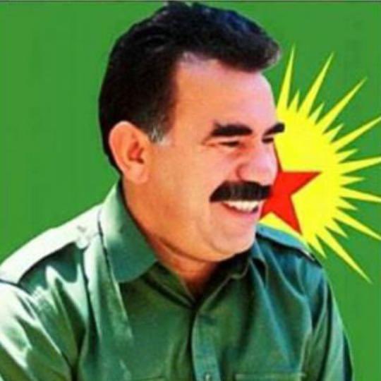 BAHOZHEZEX1978's tweet image. Kim ne derse desin 
50  milyon Kürt’ün lideri 
4 parça Kürdistan’da işgalciye hem diplomatik hemde silahlı savaş açmış tek lider 
Her biji Serok APO 
#öcalan 
#kandil 
#rojava 
#SDG