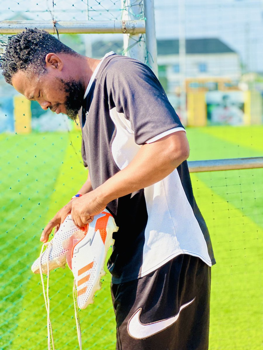 omoegunmusic's tweet photo. Saturday mornings on the pitch, stress deleted 😄⚽💯
#PitchLife #SoccerLover #WeekendMood #BallIsLife #OmoegunMusic #Music #Musician #Gunnuvi #WeekendVibes #SoccerEnergy #Omoegun https://t.co/P1QevMsoKT
