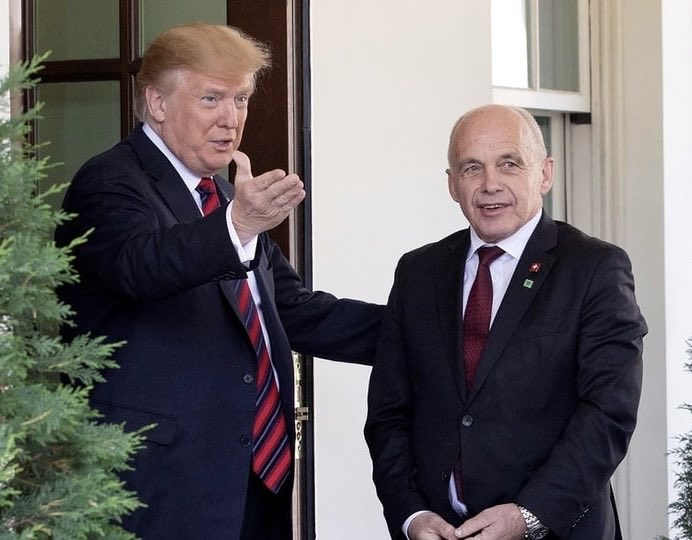 Es ist schon bemerkenswert bis beängstigend, dass ein Ex-Bundesrat und ein Ex-Parteipräsident sich offen für eine Sezession einsetzen und damit GEGEN den Volkswillen. Als Begründung schieben sie vor, dass sie sich Sorgen um die Volksrechte machen.

Danke <a href="/RetoNause/">Reto Nause</a> für die