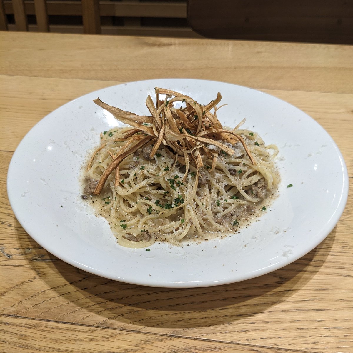 Fuchu_town's tweet photo. 【AWkitchen イオンモール広島府中】
・ごぼうとポークラグーのカチョエぺぺ ¥1,639
AWkitchenは、関東を中心に展開するモダンイタリアンレストランで、こちらは西日本唯一のAWkitchenです✨
ごぼうの風味と食感が楽しいです!
#AWkitchen #イオンモール広島府中 #府中町 #府中町魅力特捜部 https://t.co/m118H7cVvp
