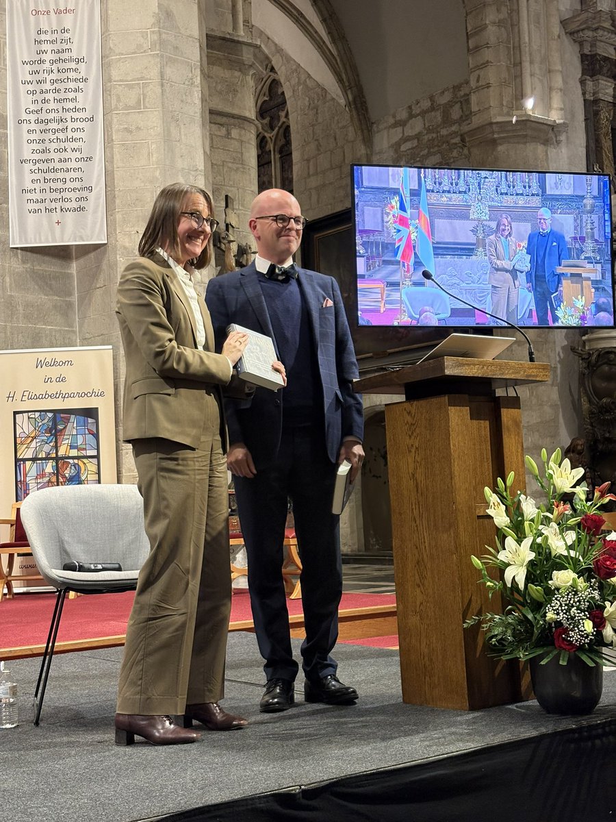 harry_depaepe's tweet photo. This week my new book ‘Flemings!’ was launched in Dendermonde, the city where I was born and where I grew up. I had the honour of presenting the first copy to the British ambassador to Belgium. 

What a lovely evening it was!

#Flemings
@UKinBelgium @BLPublishers https://t.co/aFS6zYieru