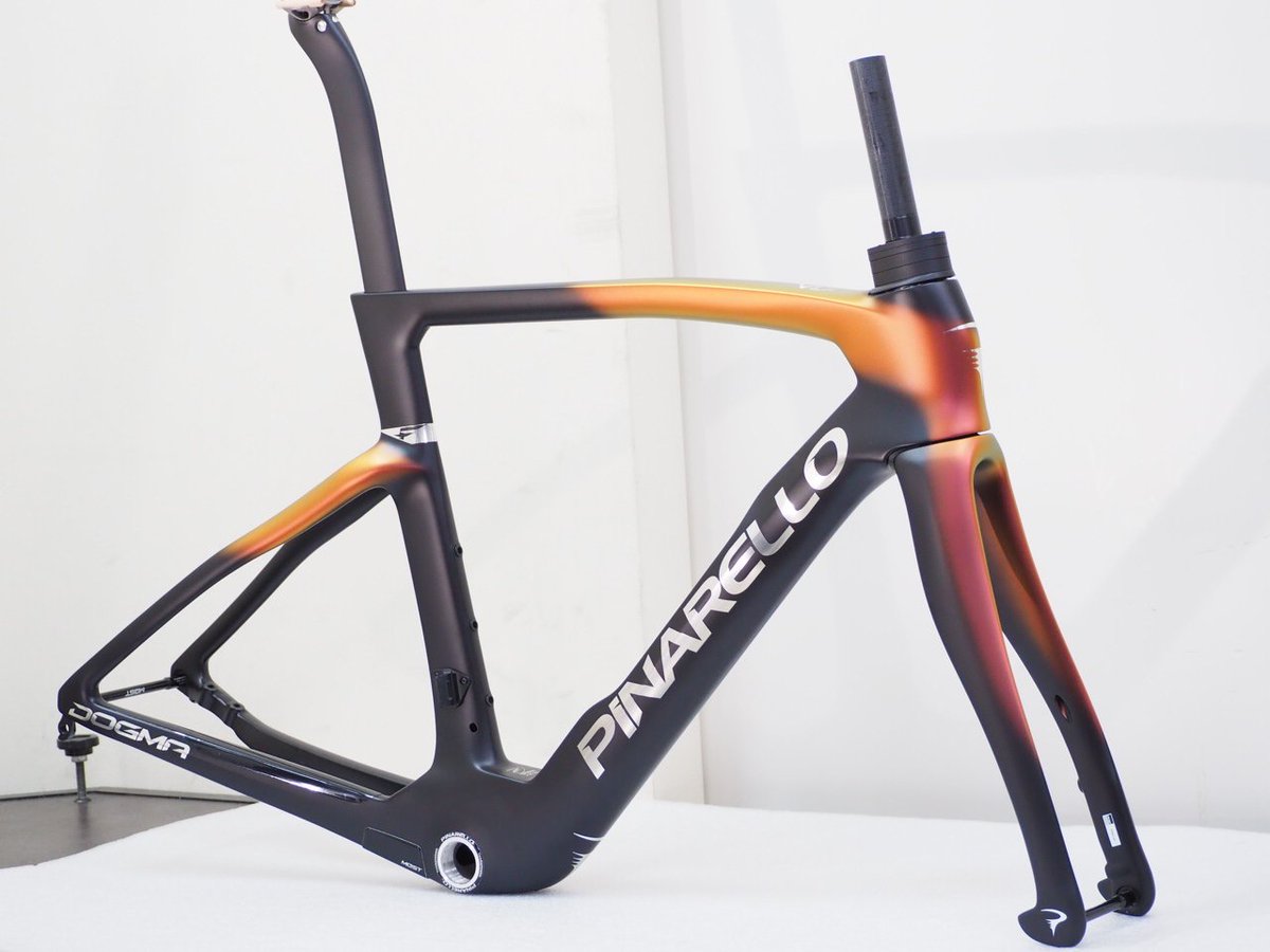 廃盤カラー店頭在庫のみ特価！】PINARELLO (ピナレロ) DOGMA F(ドグマF