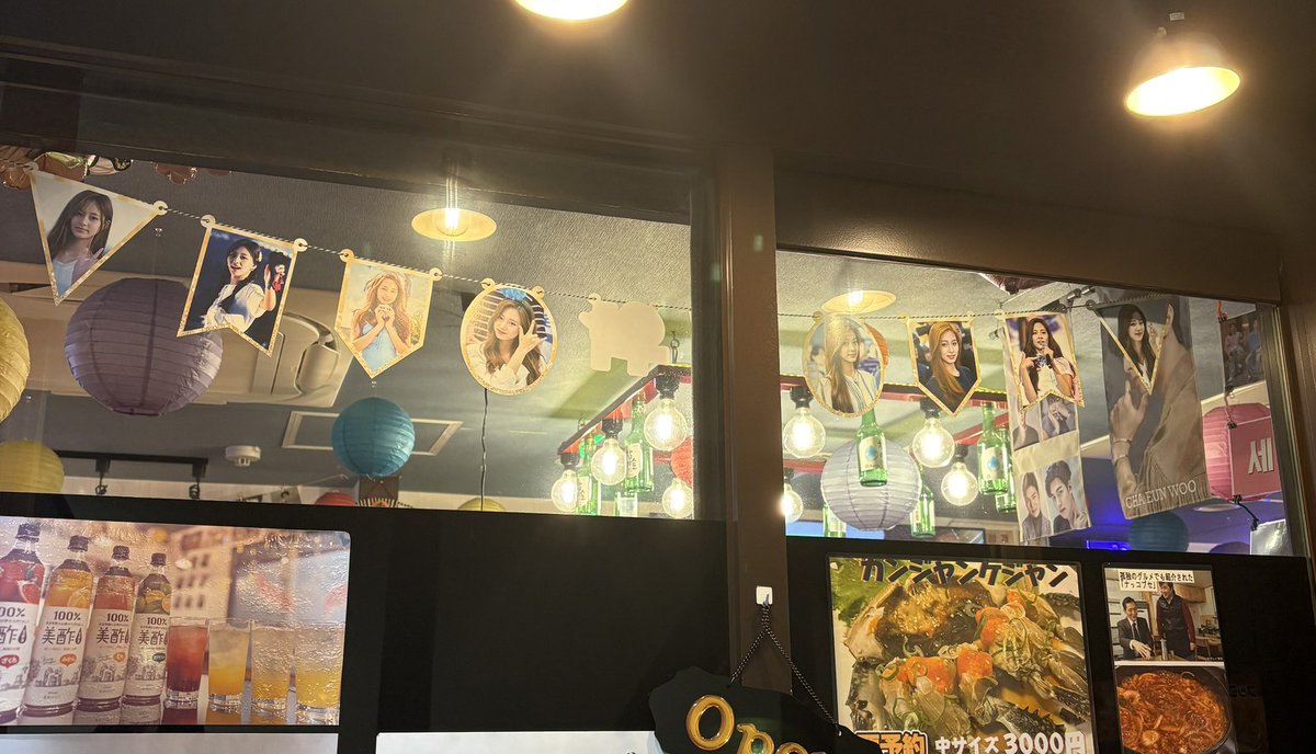 家の近くの韓国料理屋さんの入口ツウィちゃん飾ってた！！！ガチやん！！
今度絶対行こ😭😭💙💙(エステ帰り)
台湾公演楽しんでるかな〜☺️