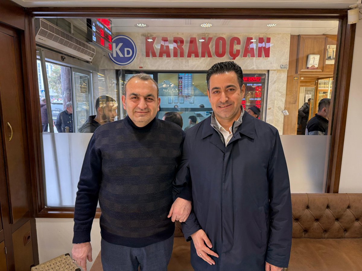 ahmetbllc's tweet photo. Kuyumcular Çarşısı’nda faaliyet gösteren esnaflarımızı ziyaret ederek hayırlı işler temennisinde bulunduk. Nazik ilgileri ve iyi dilekleri için teşekkür eder, bereketli ve bol kazançlar dilerim. https://t.co/N4BKk3gLV5