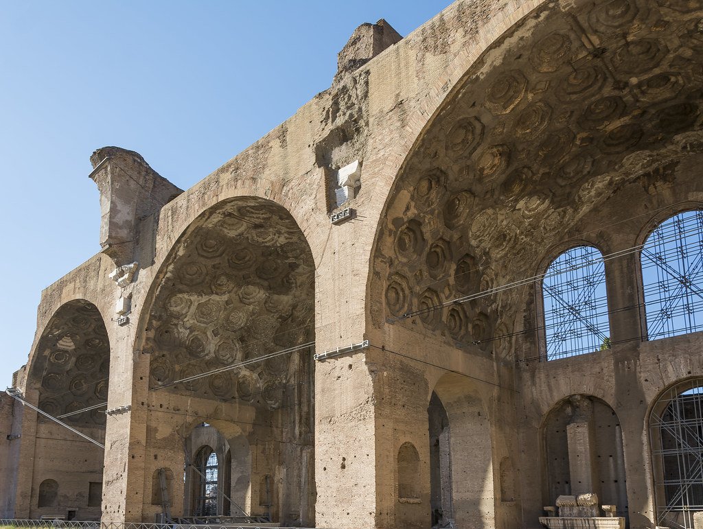 _ClassicalSoul's tweet image. The Quest for the Origins of Gothic Architecture - Part 3:

Someone very rightly called out that the Basilica of Maxentius (a secular building) in Rome used piers instead of slender columns ~150 years before Qalb Lozeh in Syria. 

That signals to us that the engineering that…
