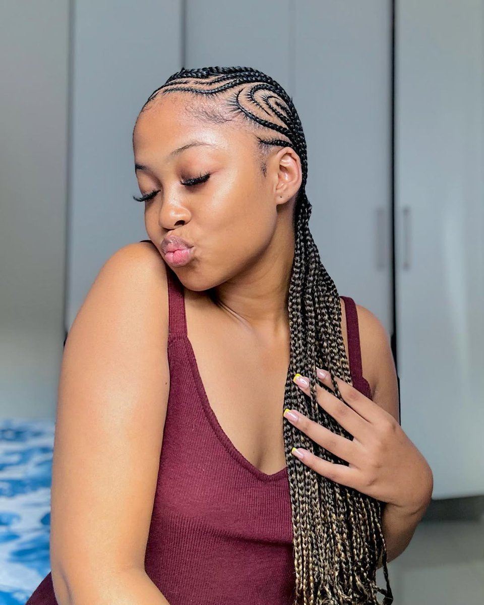 angellaha399's tweet image. Who wanna kiss 🤭💋