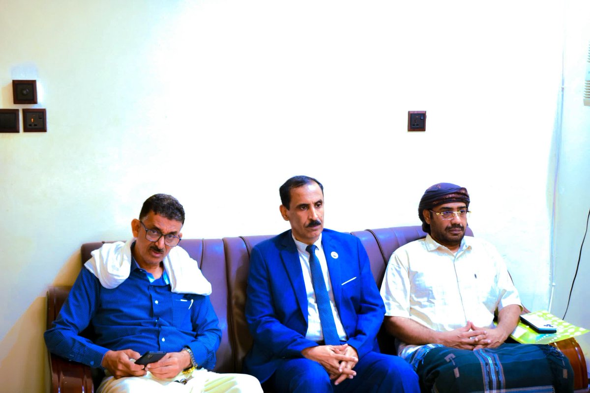 الكثيري يبحث مع وكيل وزارة الشؤون الاجتماعية صالح محمود سُبل تعزيز التنسيق وتطوير الأداء بحضرموت

السبت ٢٢ نوفمبر ٢٠٢٥

التقى الأستاذ علي عبدالله الكثيري، رئيس الجمعية الوطنية للمجلس الانتقالي الجنوبي، اليوم السبت بمدينة المكلا، وكيلَ وزارة الشؤون الاجتماعية والعمل صالح محمود.