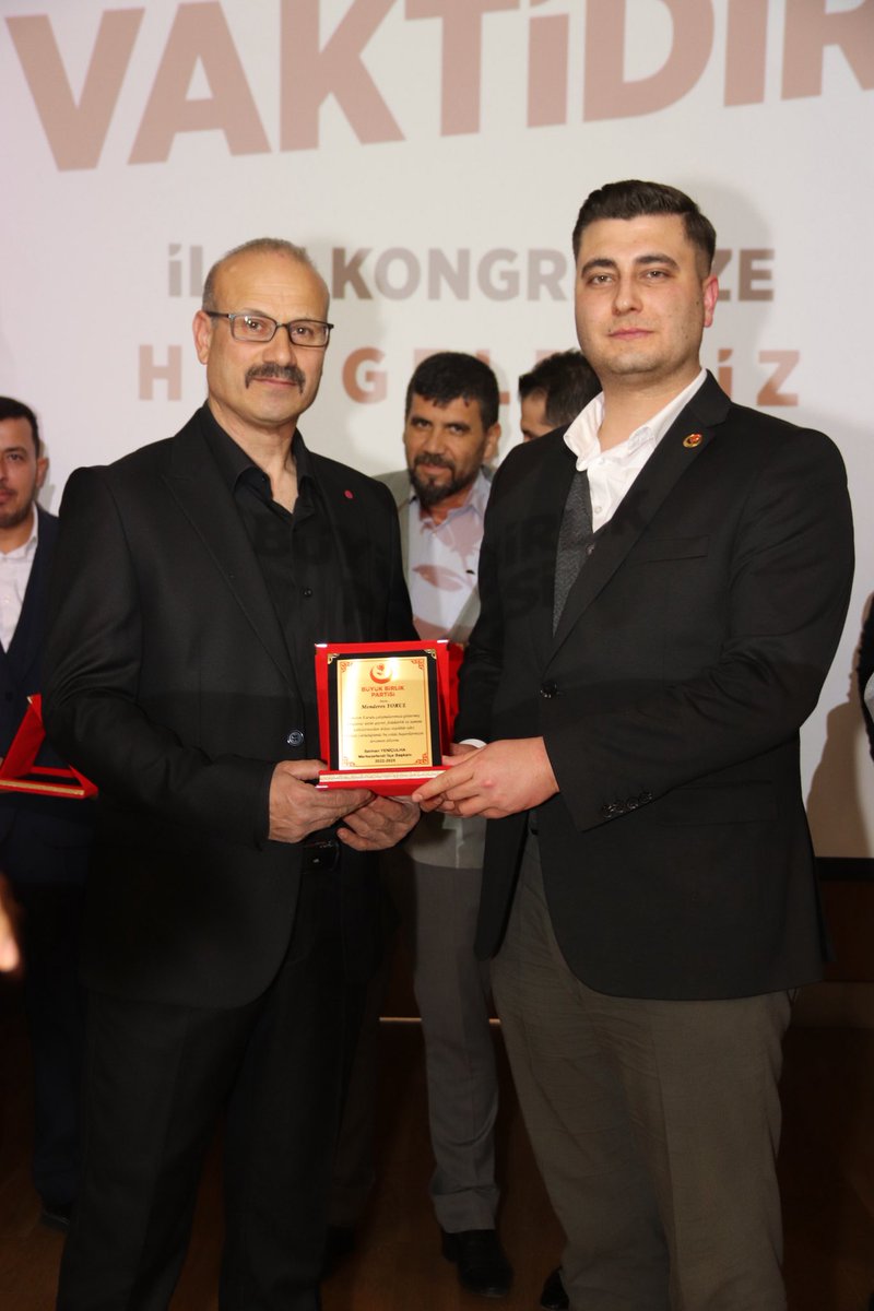 İlçe Başkanımız sn. Furkan Gezer ve İlçe Yönetim kurulu üyelerimiz, partililerimizin yoğun katılımları ile Partimizin Merkezefendi İlçe kongresini katılım göstermişlerdir.