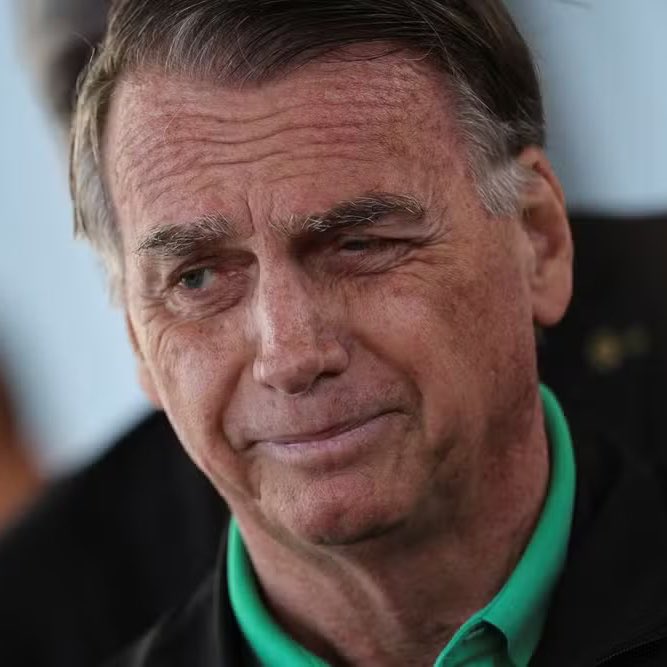 SeriesBrasil's tweet image. PILANTRA! Bolsonaro foi preso por tentar romper a tornozeleira eletrônica, afirma Alexandre de Moraes.