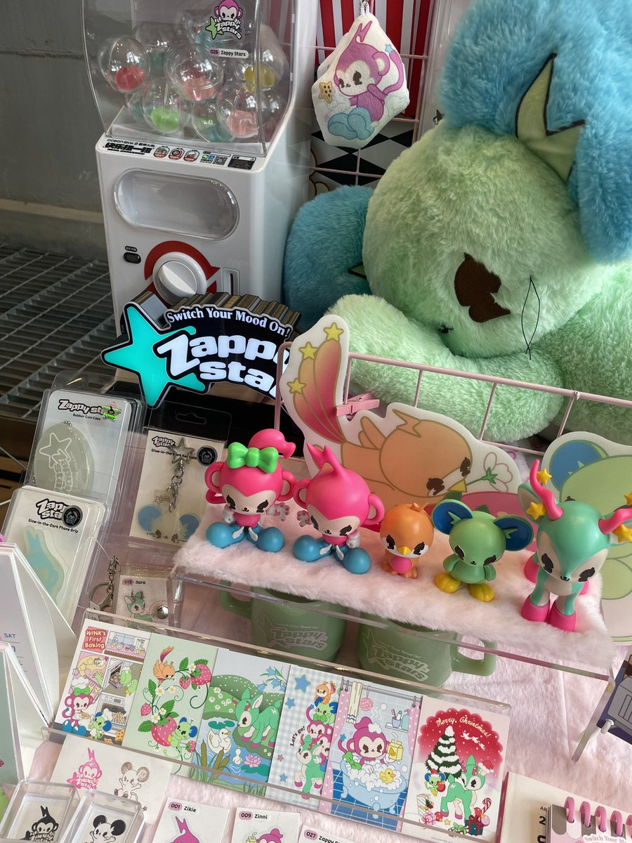 tiny_rhythm's tweet image. 한세대 졸전가서 눈호강하기=^•^= 카챤님 멋진 작업물을 보기도 하구 이런 저런 얘기도하구 영감받구 졸전을 많이 다녀봐야겠구나 또 한번 다짐함..(무한 다짐루틴)