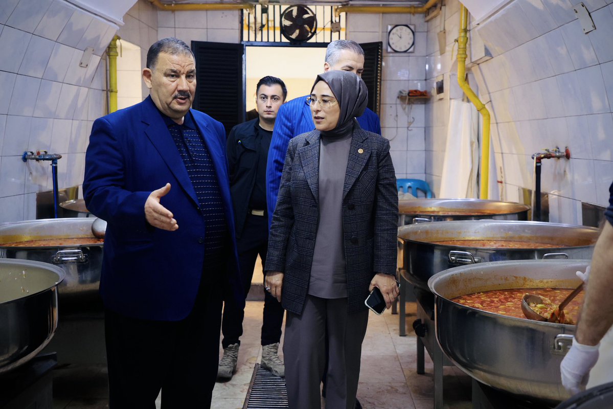 CYAZMAC's tweet image. Şanlıurfa Aşevi Derneği&apos;ni ziyaret ederek Dernek Başkanı Ali Topal&apos;dan faaliyetlerle ilgili bilgi aldık. Aşevinde vatandaşlarımızın talep ve önerilerini dinledik. 

İhtiyaç sahibi vatandaşlarımızın günlük yemek ihtiyacını karşılayan aşevi, toplumsal dayanışmayı güçlendiriyor.…