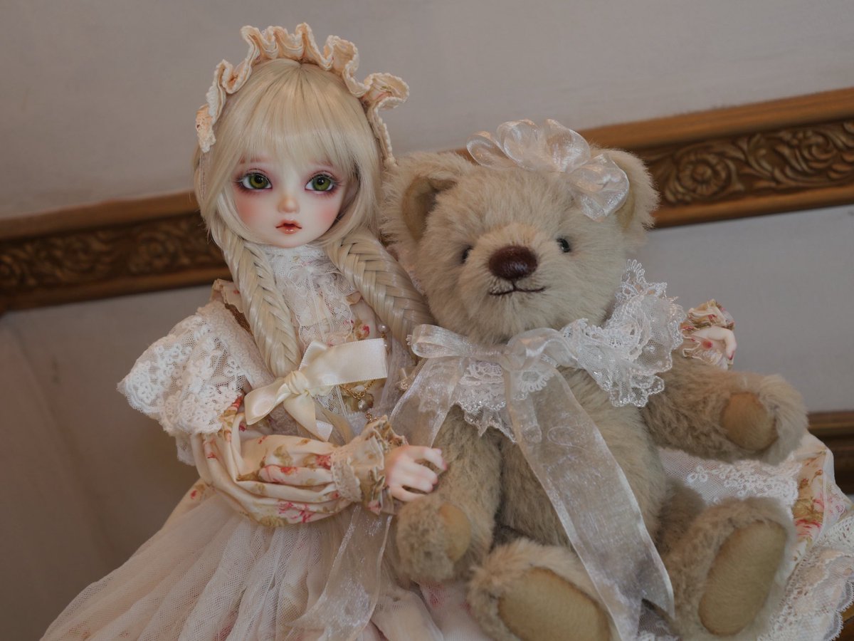 あかえさん家のお嬢様と一緒でご機嫌なマロンちゃん😊💕今日のために作ったレースのスタイとリボンでおめかし✨✨