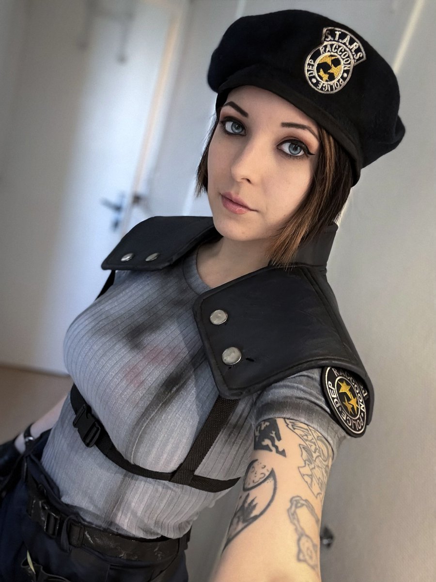 dragunova_cos's tweet image. More Jill Valentine 💙