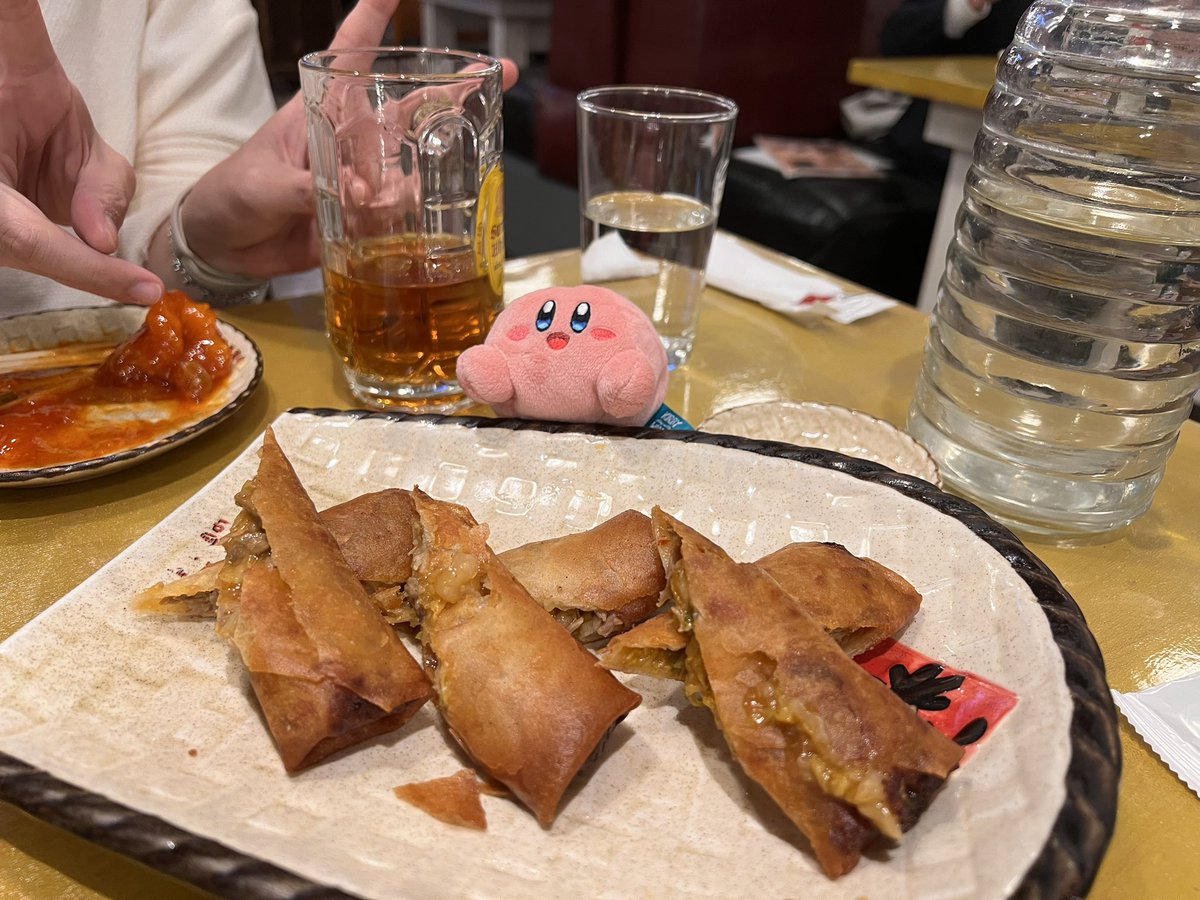 うまい中華を食べたんだけど、辛いの食べたら口の端の皮膚ずっとヒリヒリする
辛いとかじゃなくてもう怪我
お腹いっぱい食べたのに1人3000円しなかった！😋