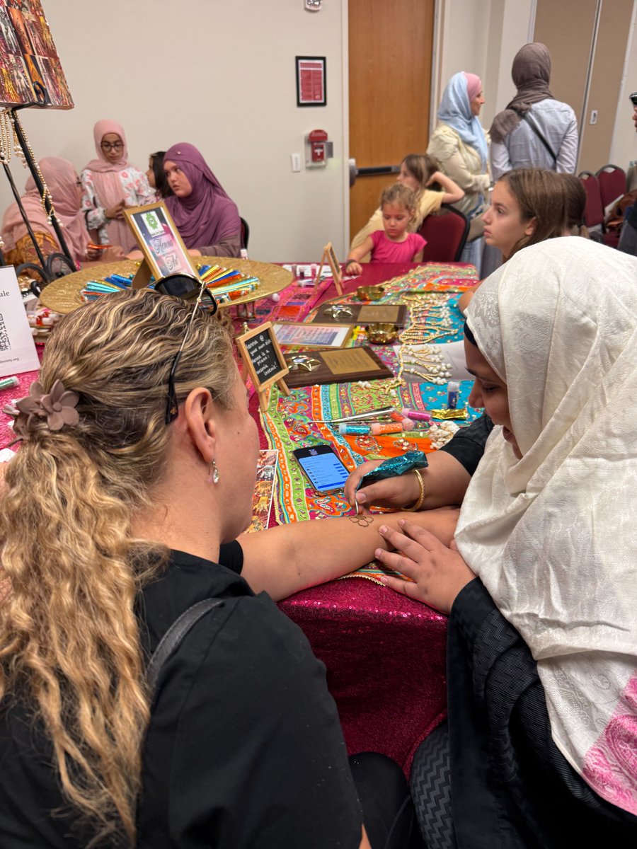 iashouston's tweet image. We appreciate all the families who joined us and our amazing artists who inspired these young creators. You made this day unforgettable!#IslamicArtsFestival #ChildrensArt #CreativeKids #ArtInspiration #FamilyFun #JoyOfArt #YoungArtists #ImaginationUnleashed #CulturalCelebration