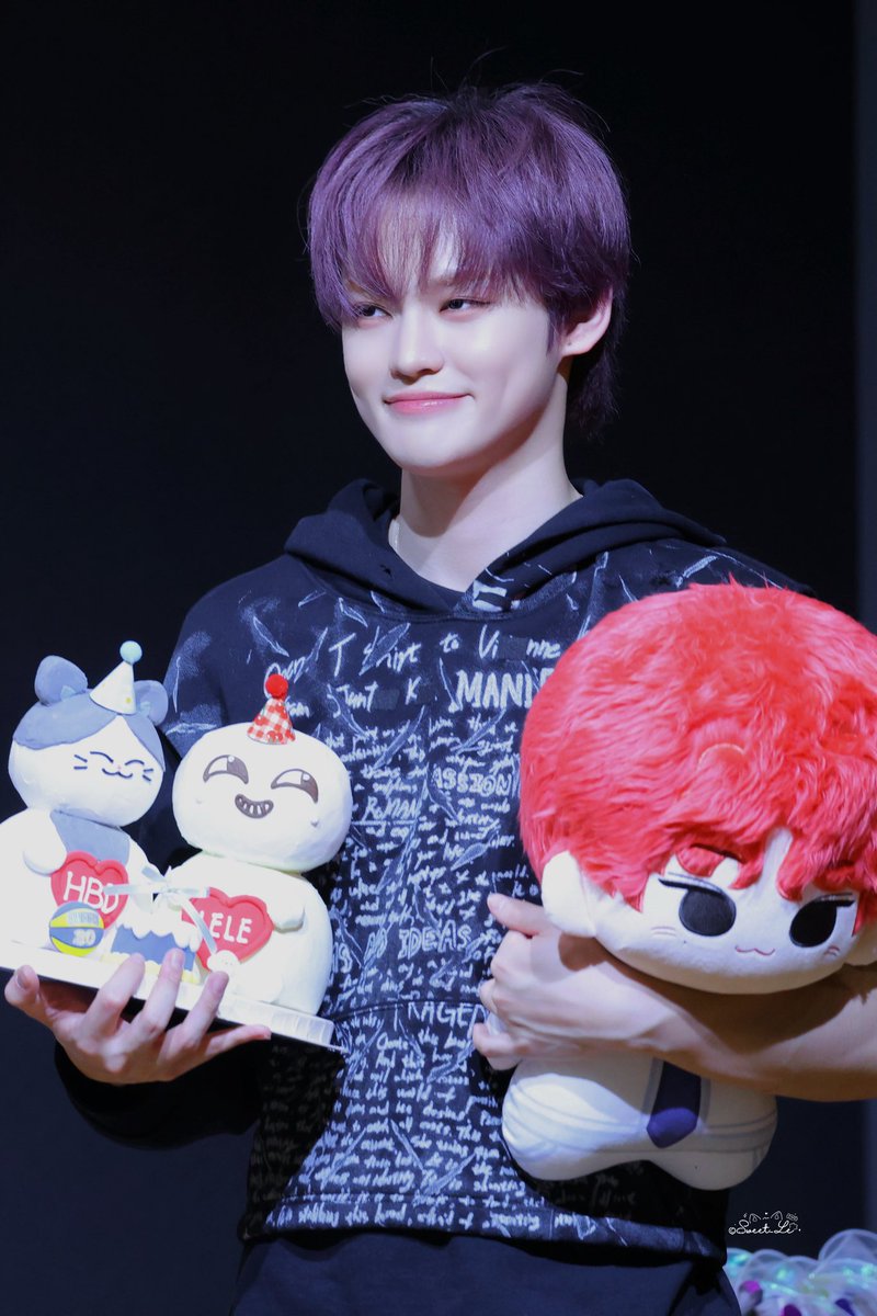 Sweet_Le29's tweet photo. 251122 WM 🎂

#happychenleday 
#辰乐 #チョンロ 
#CHENLE #천러 
#NCTDREAM #NCT https://t.co/sVnweUAwTX