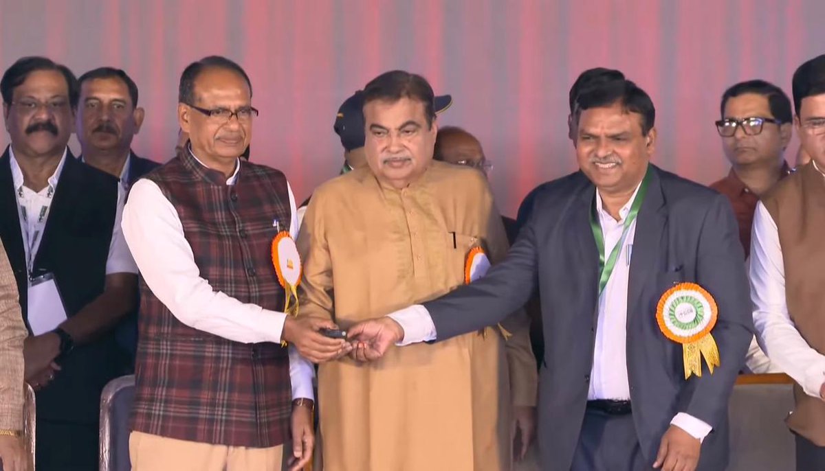 Agrovision 2025 commenced in Nagpur with an inspiring inaugural session that brought together national and state leadership committed to strengthening India’s agriculture and cooperative ecosystem. 

Shri Nitin Gadkari (<a href="/nitin_gadkari/">Nitin Gadkari</a> ), Hon’ble Union Minister for <a href="/MORTHIndia/">MORTHINDIA</a> , &amp;