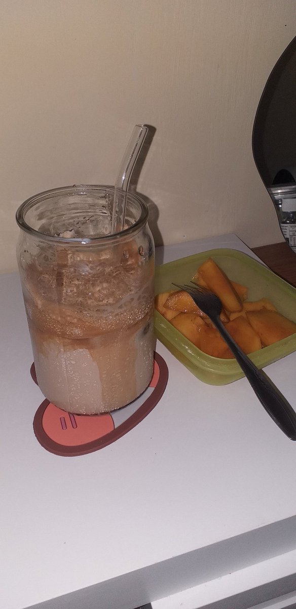 aini_naa99's tweet image. Kaum introvert kayak saya yg butuh caffein udah gak perlu pusing lagi soalnya bisa bikin kopi sendiri dirumah eheheheh🤭

#dalgonalatte #coffee #aestheticdrink