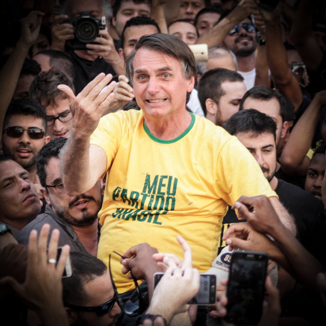 Hoje Moraes mandou prender Jair Bolsonaro. isso não é justiça, é perseguição descarada!

Podem até achar que venceram, que calaram uma voz que incomoda o sistema, mas, se enganam, porque quando um ex-presidente apoiado por milhões é preso dessa forma, não é só ele que está sendo
