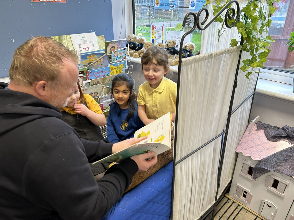 MuirhousePS's tweet image. Our Primary 1 families enjoyed our #Bookbug session on Friday to celebrate @BookWeekScot. Thank you for our Family Fun Bags @scottishbktrust 📚🥰