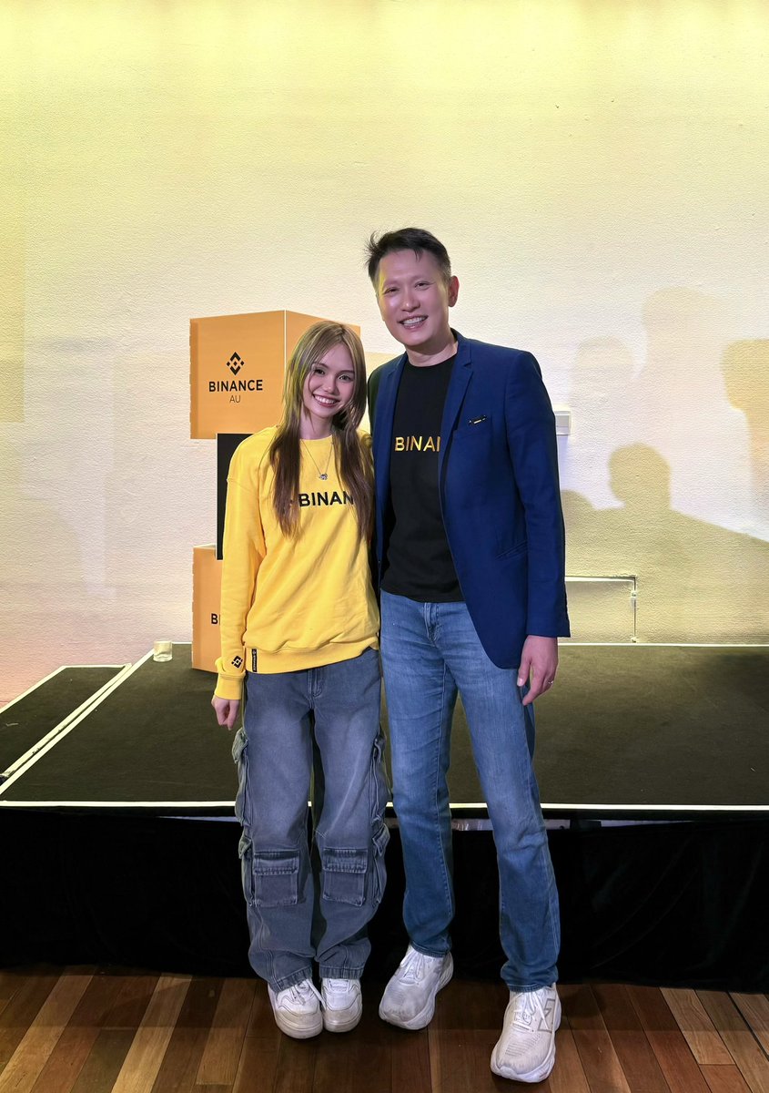 ninjabread_'s tweet photo. finally met a fellow singaporean, except that he is my boss/ceo 😂 @_RichardTeng 

it was an insightful talk about the future of crypto, both at @Binance_AUS sydney super meetup and at @AusCryptoCon this weekend https://t.co/OkhhnA3LrH