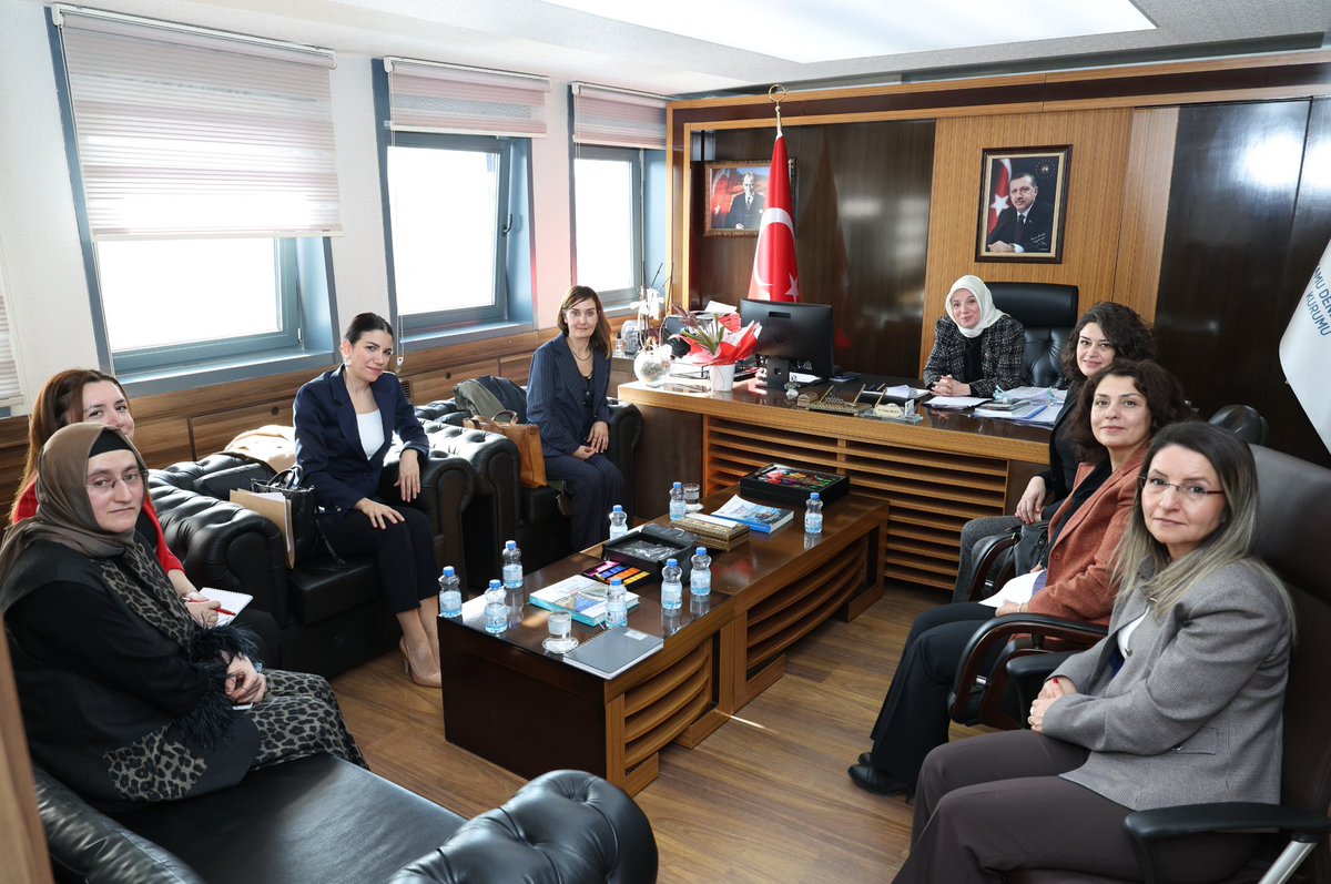 AvFatmaBenli's tweet image. #Türkiye Barolar Birliği #TBB Kadın Hukuku Komisyonu #TÜBAKKOM üyelerinden oluşan heyet Kurumumuzu ziyaret etti. #Şiddet mağdurlarına hukuki yardım sunulması konusunda istişare ettik.  #Kadına karsı şiddetle mücadele kapsamında yapılan çalışmalarımız hakkında bilgi verdik.

#KDK