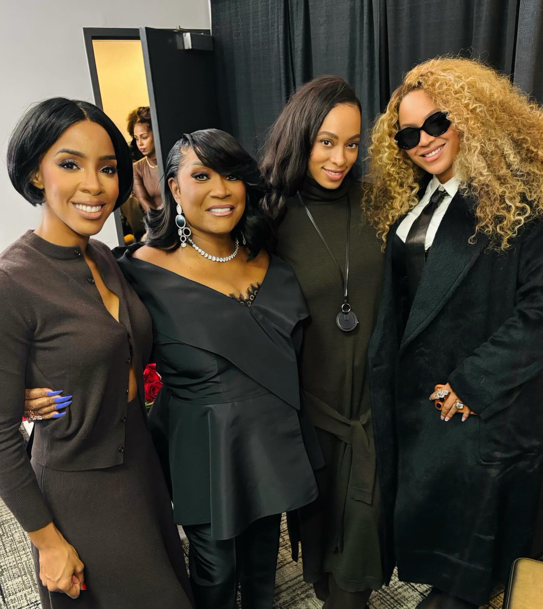 beyonceaccess's tweet image. Kelly, Patti, Solange &amp;amp; Beyoncé 🥹🩷