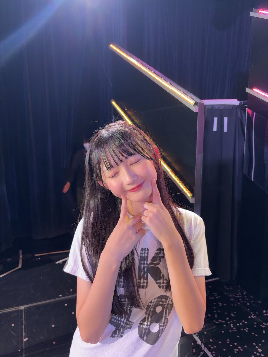 みなさんこんばんは~

今日は  #PARTYが始まるよ公演 ありがとうございました~❕
昼夜公演すっごく楽しかったなあ💭

たくさん盛り上がってくださりとっても嬉しかったです🎀
夜は初めてみなさんの前でヴァイオリン弾かせていただきました🌟

一生の思い出になりました🩵
 #猪島莉玲亜  #HKT48