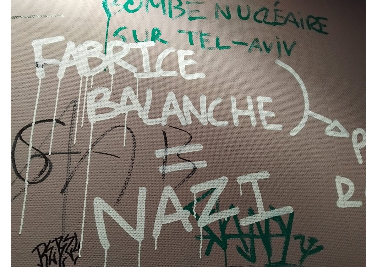 L'Université Lyon 2 a fait des efforts de nettoyage sur les murs extérieurs, en revanche l'intérieur laisse toujours à désirer ...