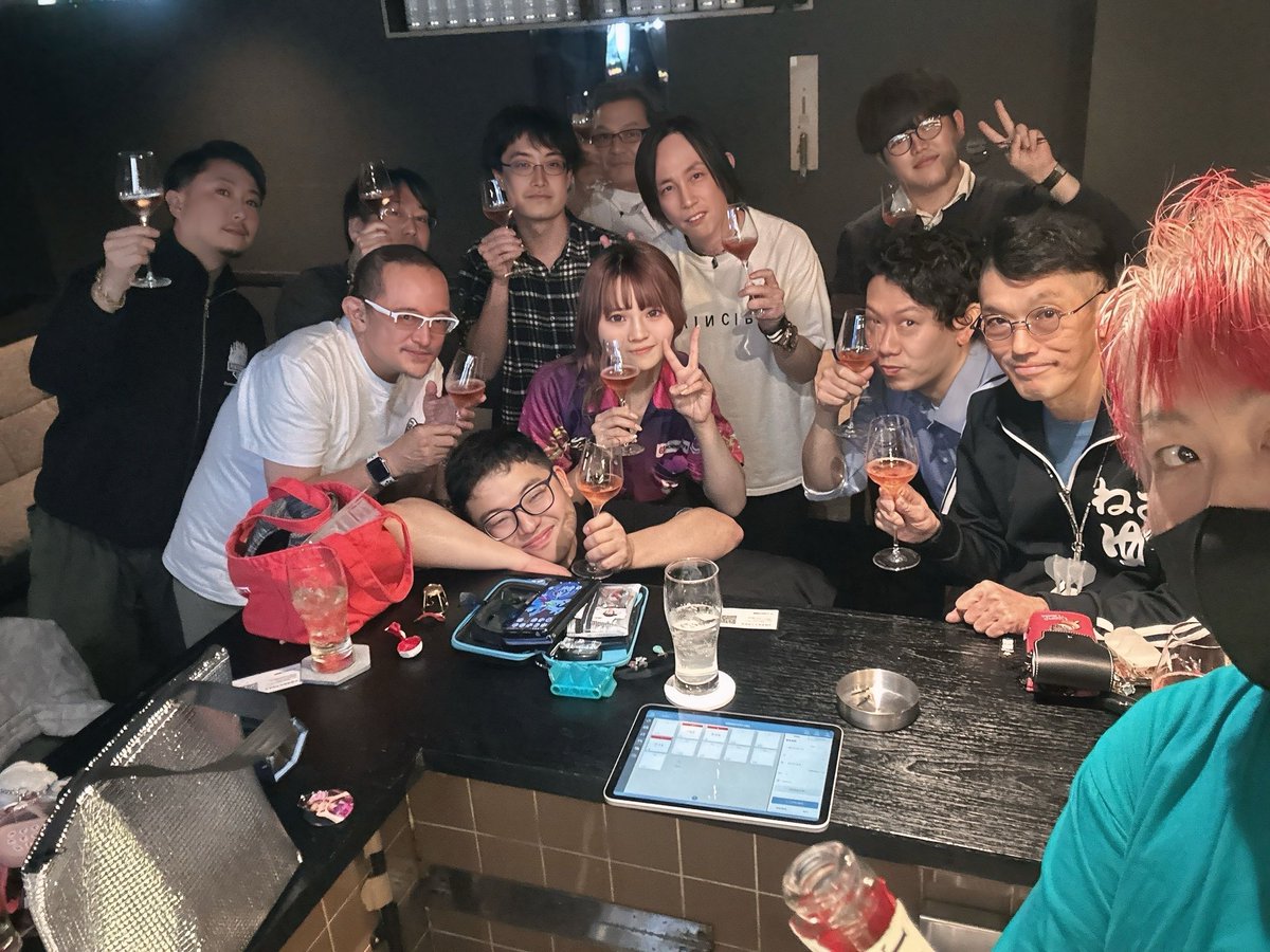 SpaDe_Darts's tweet image. みんなで記念写真とかんぱーい🥂

そして、みんなで大冒険⚔️

#金子綾花