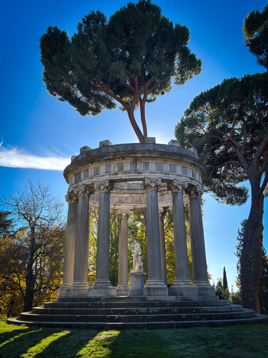 RobertDeglane's tweet image. Otoño en el parque del Capricho. Maravilla.