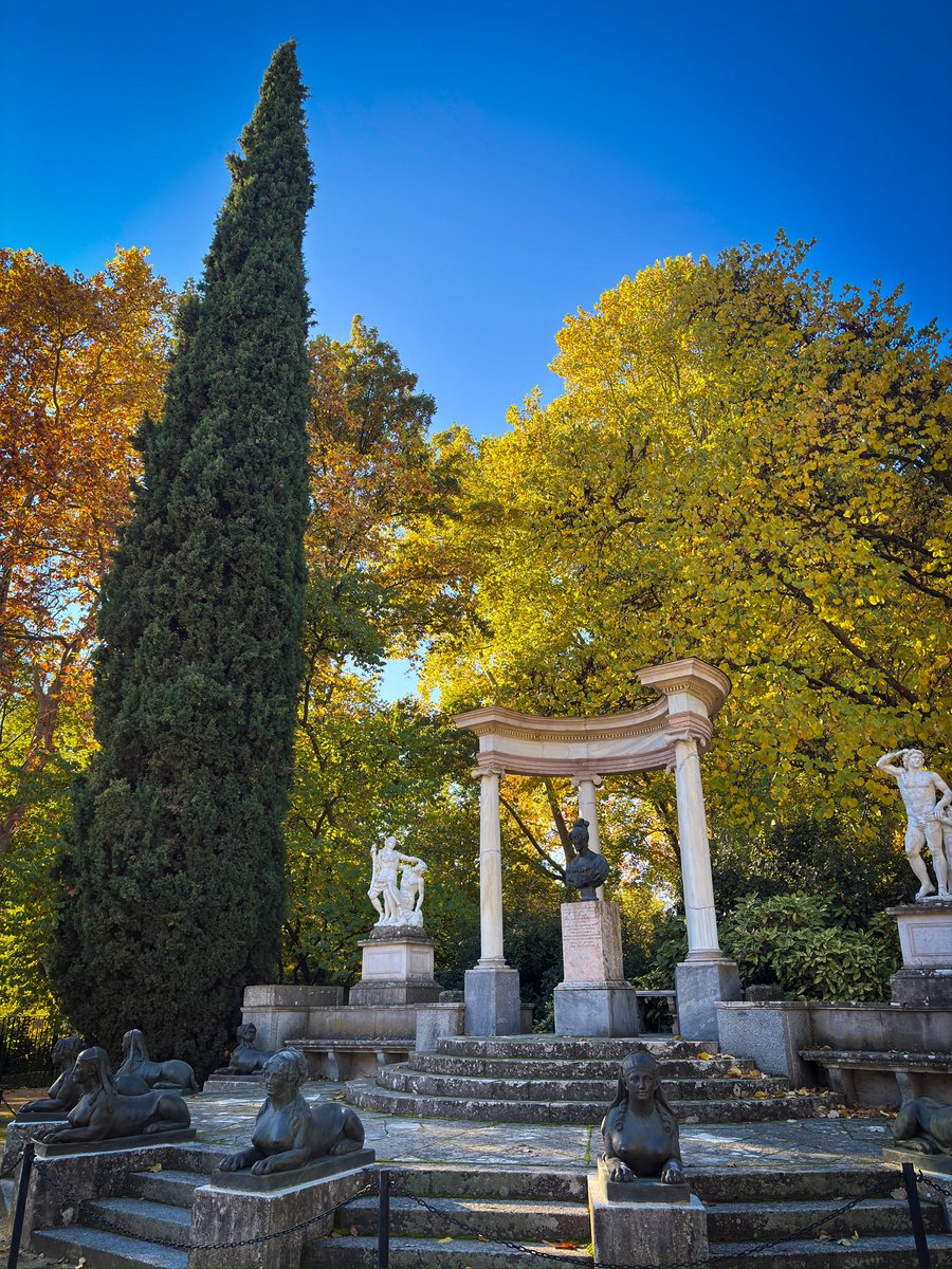 RobertDeglane's tweet image. Otoño en el parque del Capricho. Maravilla.