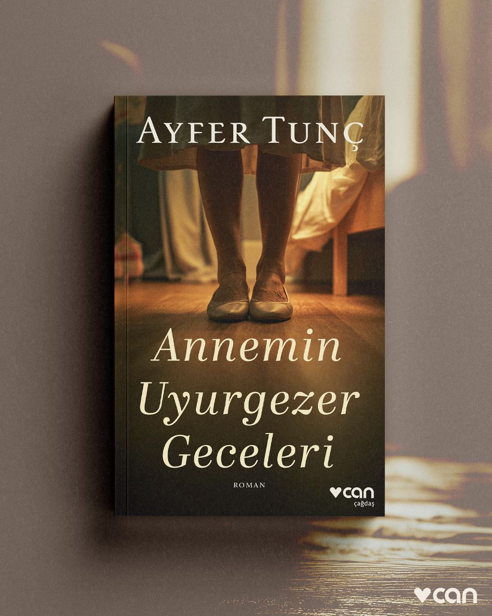 “Yıllar sonra hesaplarımı görüp defterlerimi kapatırken hayatıma baktığımda, sürekli bir uçtan bir uca savrulduğum bu manyakça aşkın, beni tıpkı belleğim gibi diğer kadınlardan farklılaştırdığını görüyorum.”

#AyferTunç #AnneminUyurgezerGeceleri