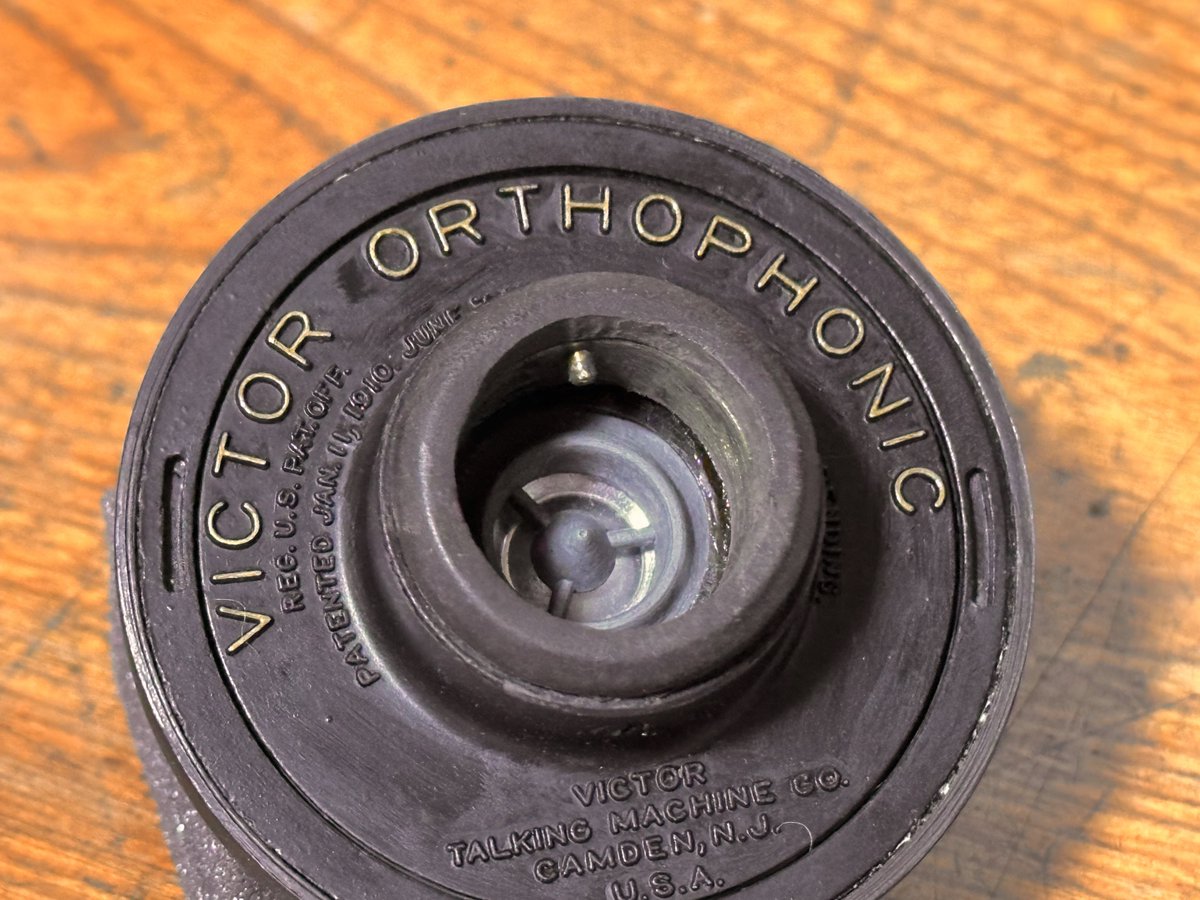 Gramophone1010's tweet image. 金文字