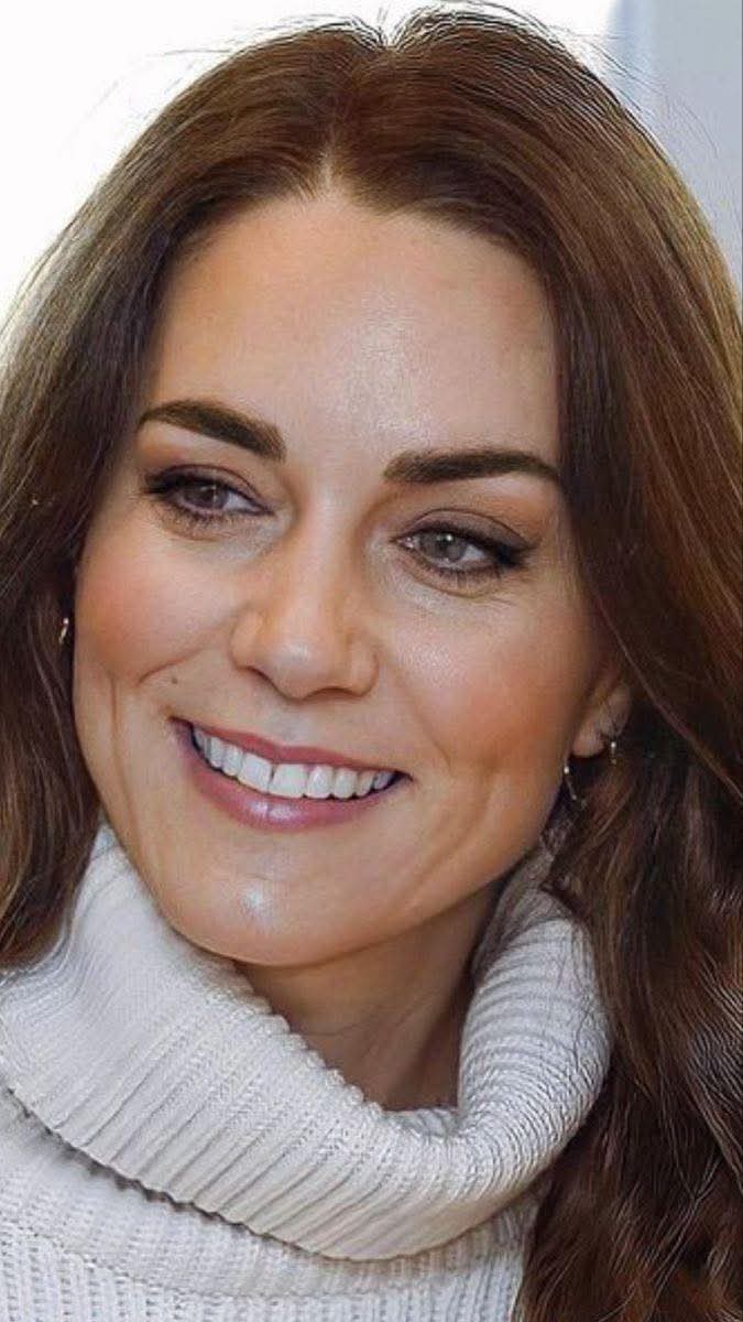 Just smile like #Catherine #PrincessCatherine #KateMiddleton #PrincessofWales #MeghanMarkle #Megxit #PrinceHarry #MeghanMarkle #RoyalBaby #MeghanandHarryAreAJoke #MeghanIsTheProblem #meghanmarkleisabully