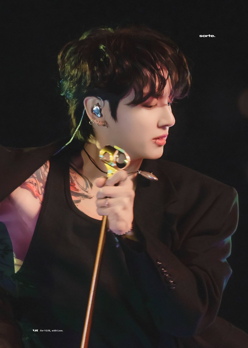 TKforeverReal's tweet image. One of the best voices and talent of his generation is being used a a clutch again. As a tool for FS in a show that never benefits him only his coworker.
Jungkook is a born singer, someone who can own a stage ON HIS OWN, and deserves so much better.
No matter what, we will wait…