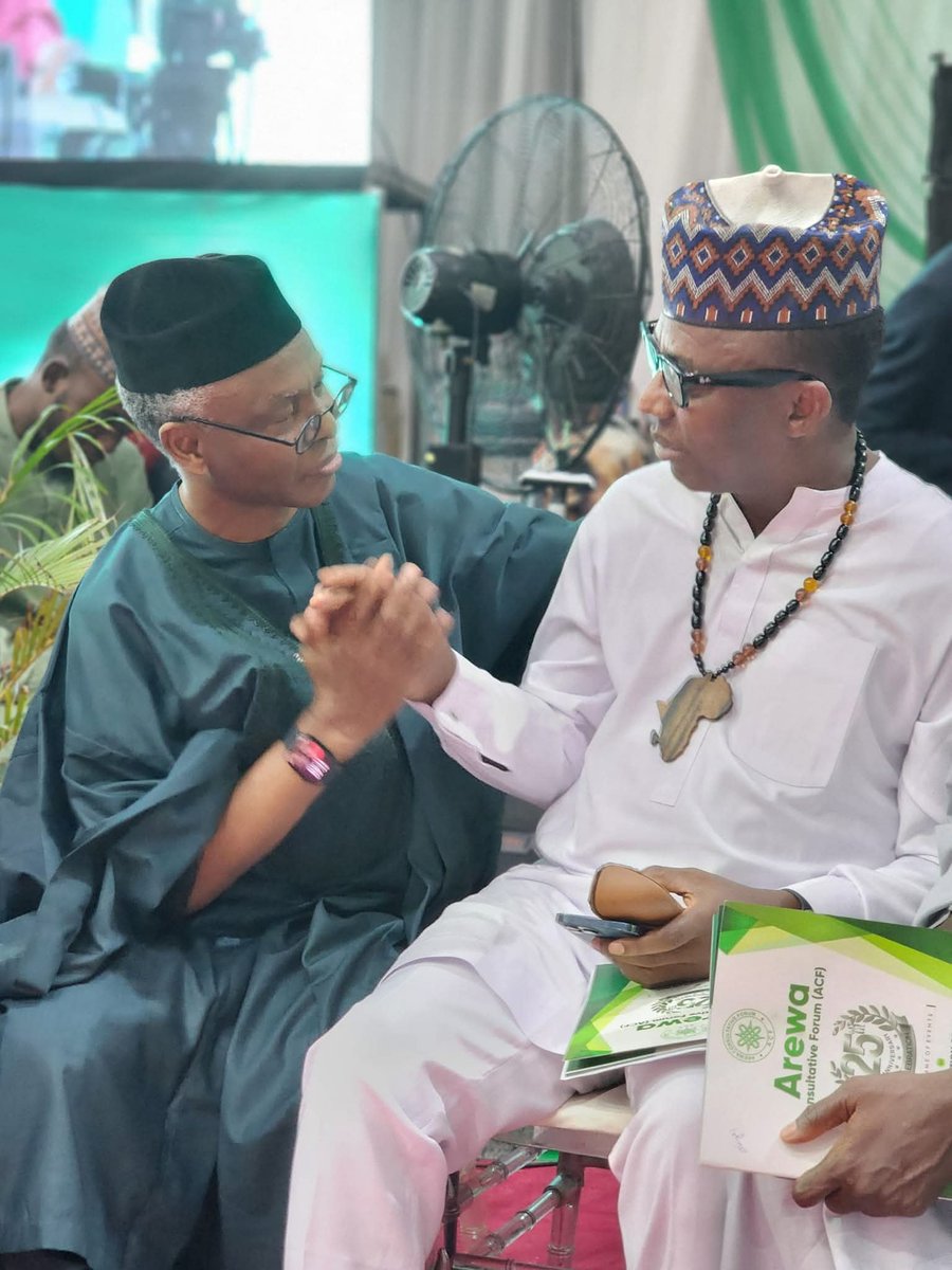 ModibboSanusi's tweet image. Alhaji @YeleSowore  and Malam @elrufai 
If you know what is &quot;The Game of Common Factor&quot; 
you will understand this hand shake 😅😎📸