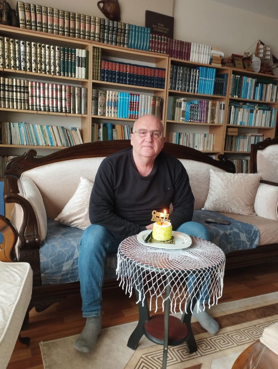 DOĞUM GÜNÜMÜ  KUTLAYAN TÜM KARDEŞLERİME TEŞEKKÜR EDERİM ...
ALLAH CC. HERKESE SAĞLIK VE HUZURLA ÖMÜR NASİP ETSİN..
YARIM ASIRDAN FAZLADIR HAYAT DENEN BU KEŞMEKEŞİN İCİNDEYİM... Rabbim cümlemize Razı olacağı bir hayat ve  sonu şehadetle biten bir ömür lutfeylesin.