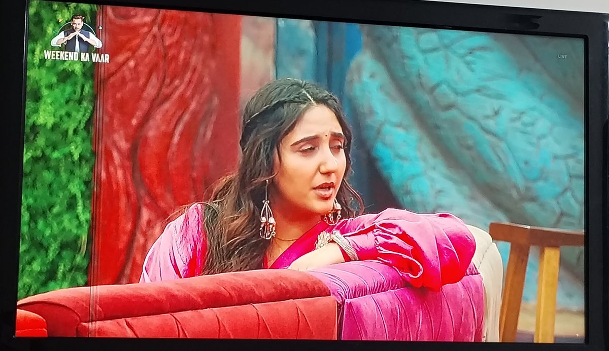 IamRandomIndian's tweet photo. Like if you think her game is very boring. 
One word for her.
No #TanyaMittal fan will pass without their comments. https://t.co/K9NAXSB6J1