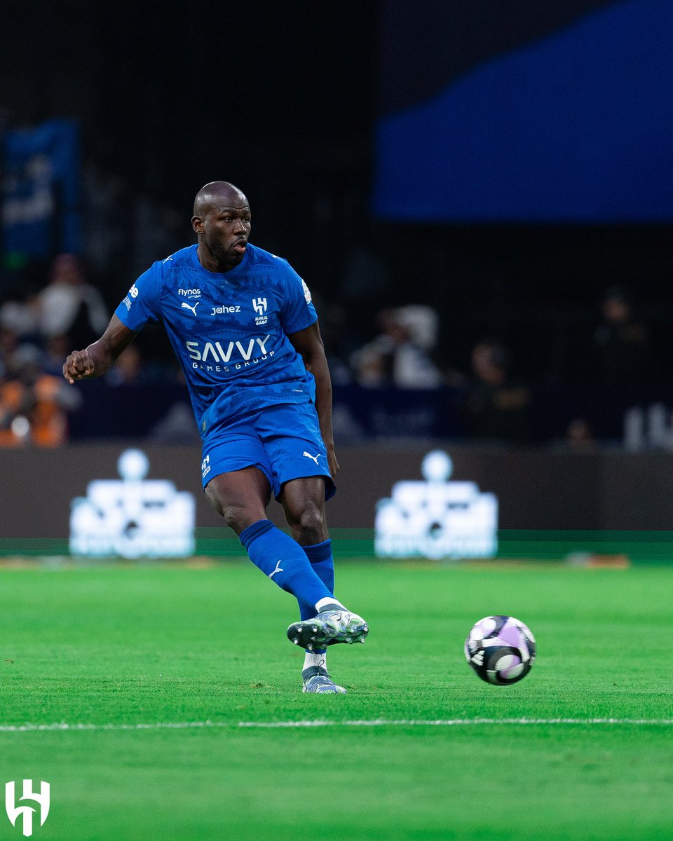 Mo1_hfc's tweet image. ما يقدمه كوليبالي هالموسم دفاعياً شيء خيالي
تنظيم دفاعي وقوة وصلابة دفاعيه وكل الصراعات الهوائية والأرضية يكسبها ، حتى لم يكتفي بكل هذا
اليوم صنع هدف الاول لنونيز بشكل مثاااالي

كوليبالي هالموسم مصدر آمان للهلال والجمهور 💙