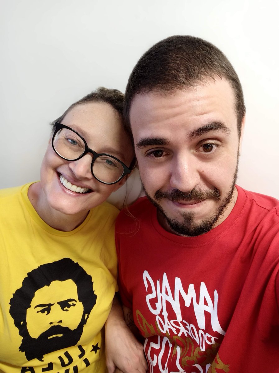 delucca's tweet photo. Hoje é aniversário da querida ⁦@mariadorosario⁩, talvez a mulher que tenha sentido de forma mais grave os ataques de Jair Bolsonaro ainda no início da ascensão da extrema direita. Certamente este é um presente e tanto pra essa mulher de luta e resistência! ❤️🇧🇷 https://t.co/DUmiLPfIVX