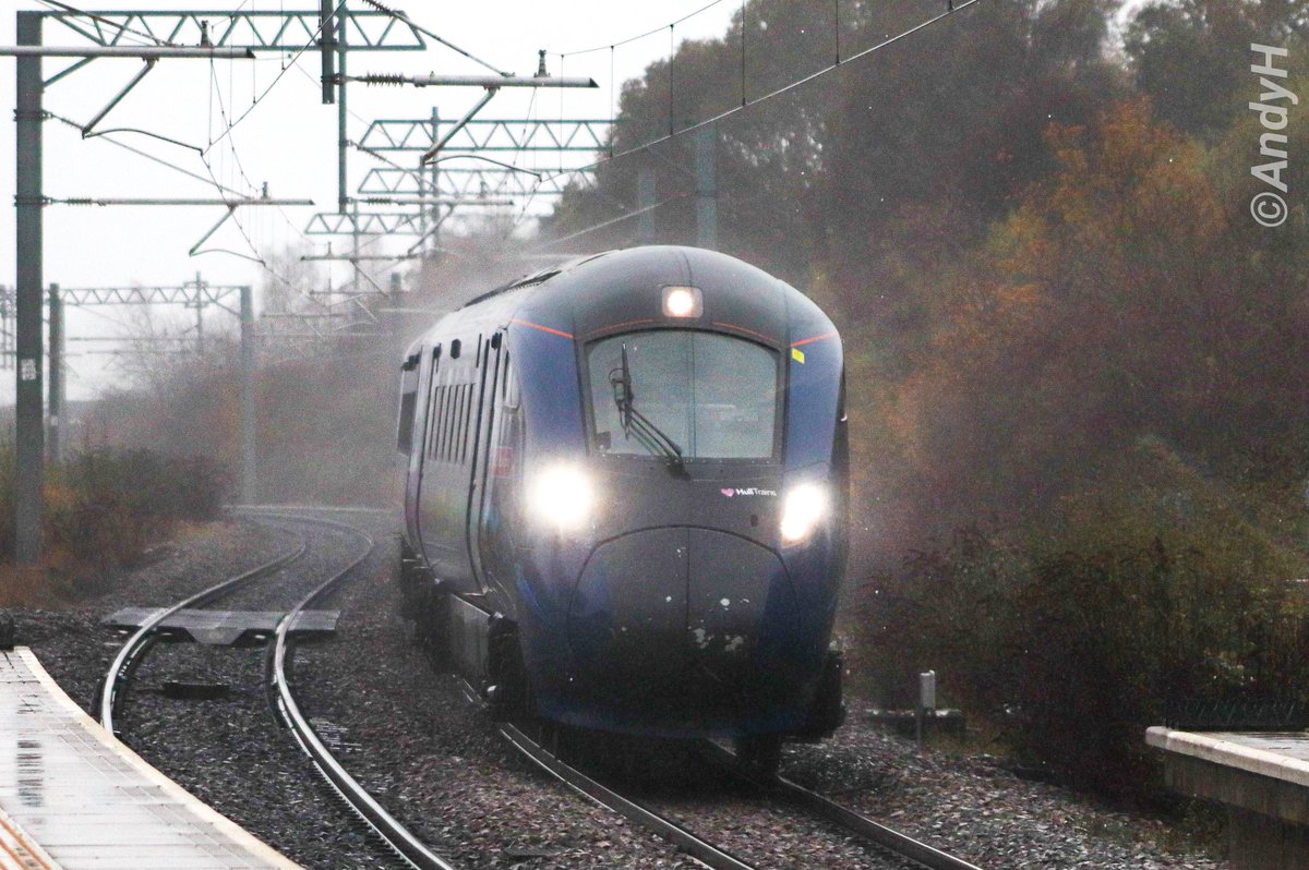 holtona72's tweet image. Giving an idea of just how dark &amp;amp; grey it was at lunchtime today, here&apos;s @Hull_Trains diversion 1H03 12.29 St.Pancras to Hull passing Kettering at speed in the pouring rain. 802301 &apos;Amy Johnson&apos; was the #HullTrains #Paragon unit doing the #MML run on this occasion.. ☔️🌧 22/11/25