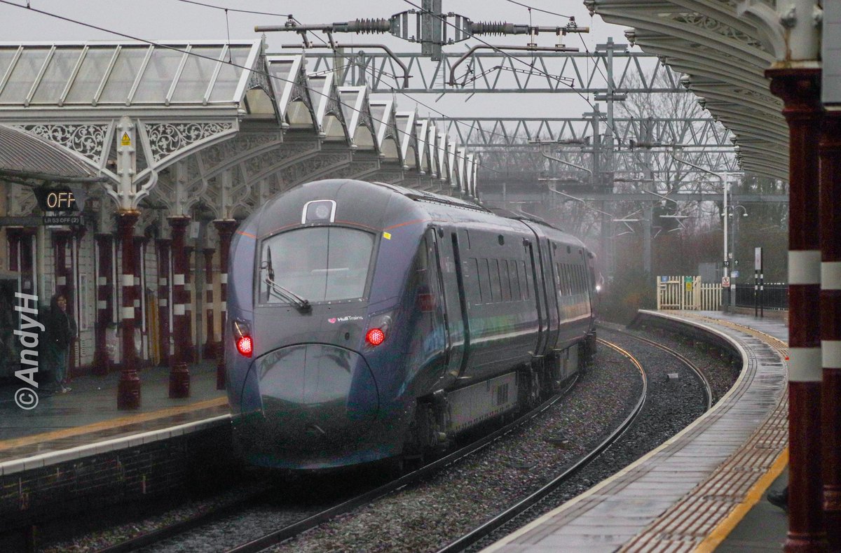 holtona72's tweet image. Giving an idea of just how dark &amp;amp; grey it was at lunchtime today, here&apos;s @Hull_Trains diversion 1H03 12.29 St.Pancras to Hull passing Kettering at speed in the pouring rain. 802301 &apos;Amy Johnson&apos; was the #HullTrains #Paragon unit doing the #MML run on this occasion.. ☔️🌧 22/11/25